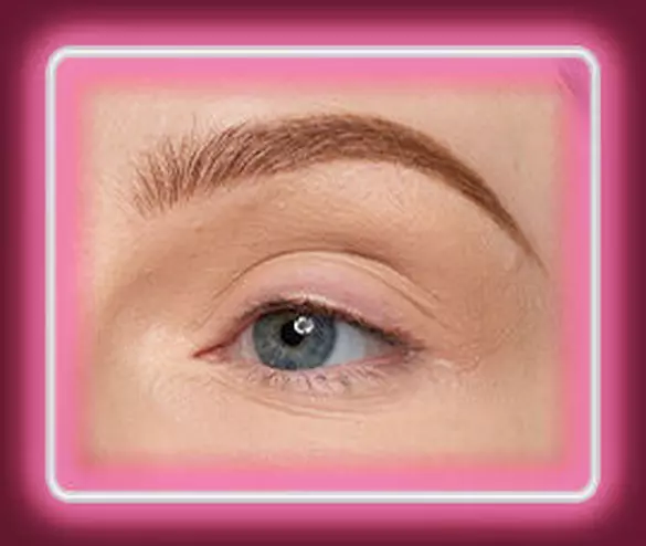Ce visuel presente un tutoriel pour realiser un look complet sur les yeux en utilisant 4 teintes differentes des ombres a paupieres liquide lid lingerie de NYX Professional Makeup. L'utilisation de ces 4 teintes permet d'avoir un full look avec un double trait d'eye-liner.