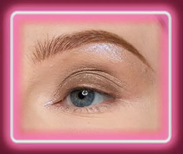 Ce visuel presente un tutoriel pour realiser un look complet sur les yeux en utilisant 4 teintes differentes des ombres a paupieres liquide lid lingerie de NYX Professional Makeup. L'utilisation de ces 4 teintes permet d'avoir un full look avec un double trait d'eye-liner.
