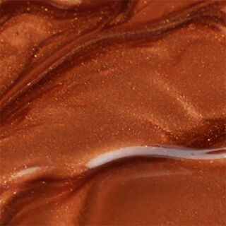 Une photographie d'un liquide couleur cuivre scintillant tres proche, eclairage naturel, gros plan.	