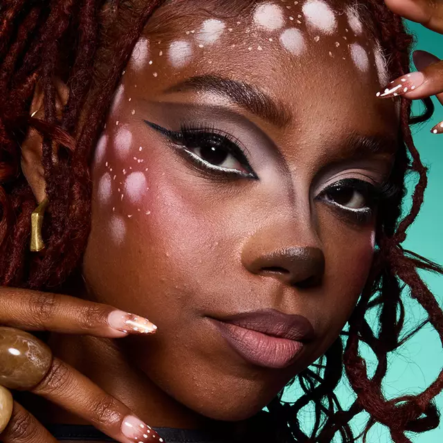 Maquillage Halloween biche fatale