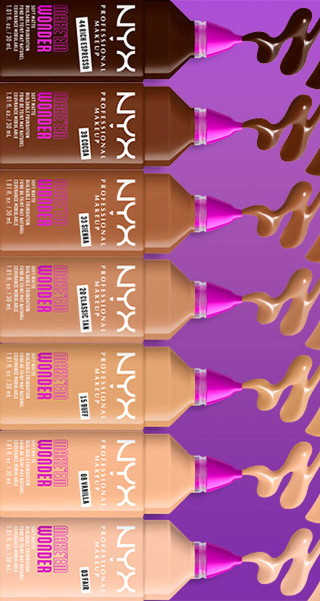 Sept bouteilles de fond de teint NYX Professional Makeup "Make 'Em Wonder" sont presentees en degrade de couleurs, allant du marron tres fonce au beige tres clair.