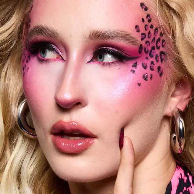 Maquillage Halloween feline divine